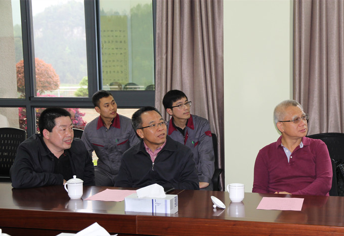 農(nóng)業(yè)農(nóng)村部畜牧獸醫(yī)局王俊勛副局長(zhǎng)、生豬產(chǎn)業(yè)體系首席科學(xué)家陳瑤生教授到重慶69調(diào)研